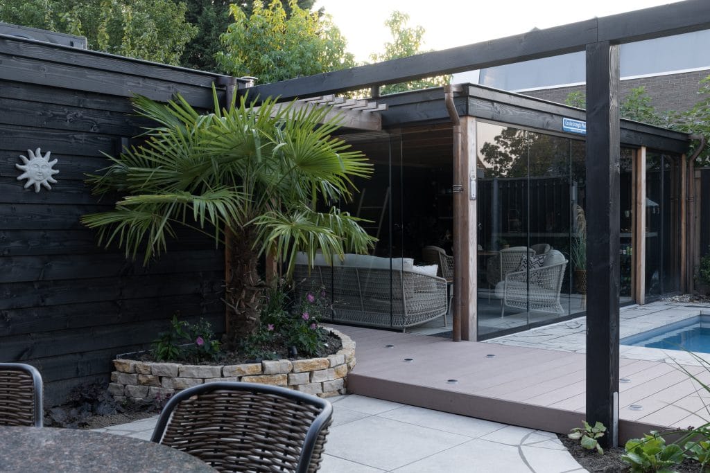 Buitenverblijven ; Wellness Mediterrane luxueuze voor- en achtertuin in Dinteloord Tuinbaas